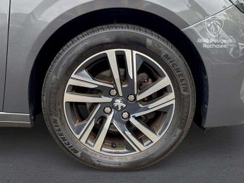 Peugeot 208 1.2 PureTech 100 Allure Premium 5dr EAT8