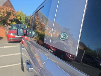 Land Rover Defender 3.0 D250 SE 110 5dr Auto