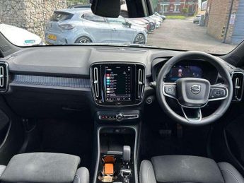 Volvo XC40 2.0 B3P Plus Dark 5dr Auto