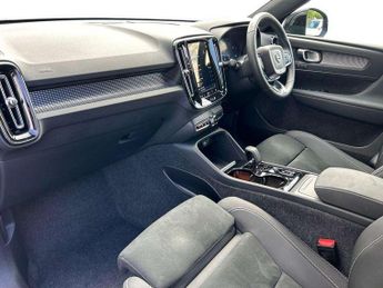 Volvo XC40 2.0 B3P Plus Dark 5dr Auto