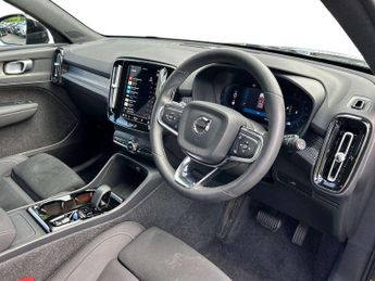 Volvo XC40 2.0 B3P Plus Dark 5dr Auto