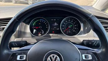 Volkswagen Golf 99kW e-Golf 35kWh 5dr Auto