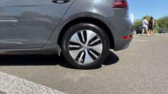 Volkswagen Golf 99kW e-Golf 35kWh 5dr Auto