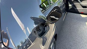 Volkswagen Golf 99kW e-Golf 35kWh 5dr Auto