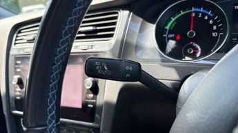 Volkswagen Golf 99kW e-Golf 35kWh 5dr Auto