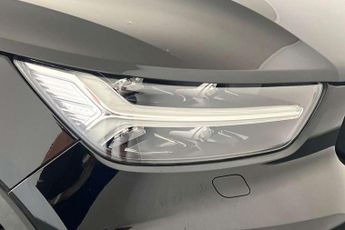 Volvo XC40 2.0 T5 R DESIGN Pro 5dr AWD Geartronic