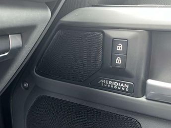 Land Rover Defender 3.0 D350 X-Dynamic HSE 130 5dr Auto [8 Seat]