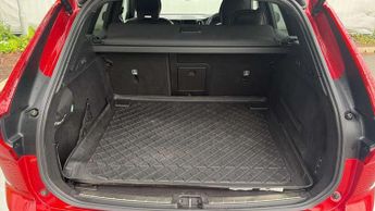 Volvo XC60 2.0 B4D R DESIGN Pro 5dr AWD Geartronic
