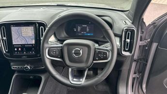 Volvo XC40 2.0 B4P Plus Dark 5dr Auto