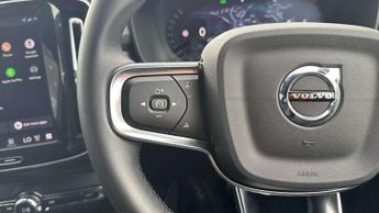 Volvo XC40 2.0 B4P Plus Dark 5dr Auto