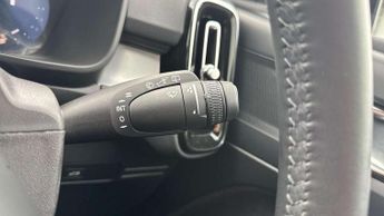 Volvo XC40 2.0 B4P Plus Dark 5dr Auto