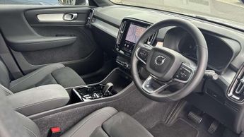 Volvo XC40 2.0 B4P Plus Dark 5dr Auto