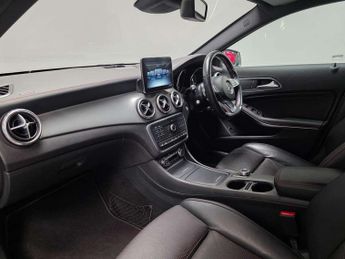 Mercedes-Benz GLA GLA 220d 4Matic AMG Line 5dr Auto [Premium]