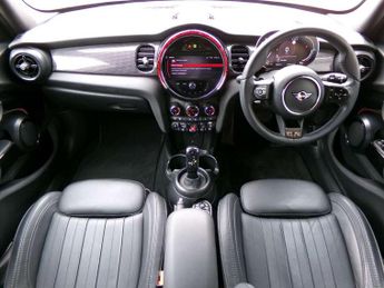 MINI Hatchback 1.5 Cooper Exclusive 5dr Auto [Comfort/Nav Pack]