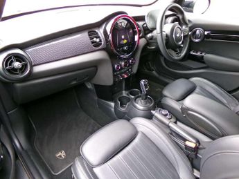 MINI Hatchback 1.5 Cooper Exclusive 5dr Auto [Comfort/Nav Pack]