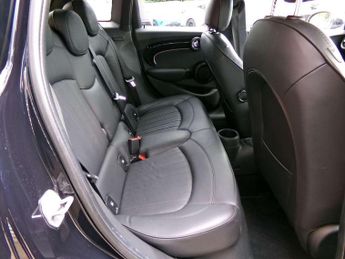 MINI Hatchback 1.5 Cooper Exclusive 5dr Auto [Comfort/Nav Pack]