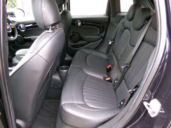MINI Hatchback 1.5 Cooper Exclusive 5dr Auto [Comfort/Nav Pack]