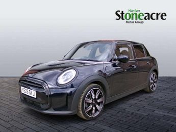 MINI Hatchback 1.5 Cooper Exclusive 5dr Auto [Comfort/Nav Pack]