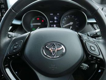 Toyota C-HR 1.8 Hybrid Design 5dr CVT