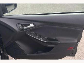 Ford Focus 1.0 EcoBoost 125 Titanium 5dr Auto