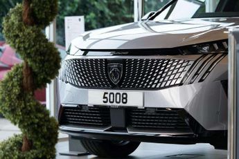 Peugeot 2008 1.2 Hybrid 136 GT 5dr e-DSC6