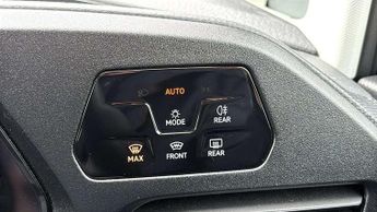 Volkswagen Caddy 2.0 TDI 122PS Commerce Pro Van DSG [Tech Pack]