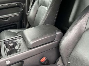 Land Rover Defender 3.0 D300 Hard Top X-Dynamic HSE Auto