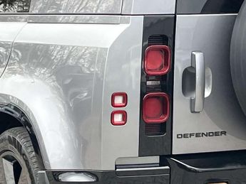 Land Rover Defender 3.0 D300 Hard Top X-Dynamic HSE Auto