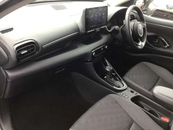 Toyota Yaris 1.5 Hybrid Design 5dr CVT