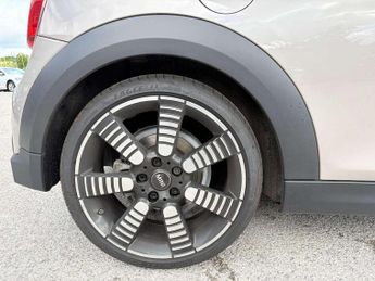 MINI Hatchback 1.5 Cooper Exclusive 3dr Auto