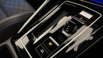 Volkswagen Golf 2.0 TSI 320 R 4Motion 5dr DSG