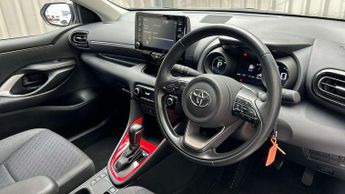 Toyota Yaris 1.5 Hybrid Design 5dr CVT