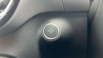 Volvo XC40 2.0 B4P Ultimate Dark 5dr Auto
