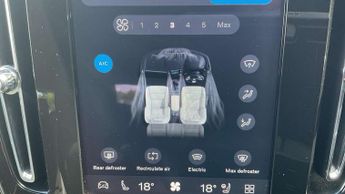 Volvo XC40 2.0 B3P Plus Dark 5dr Auto