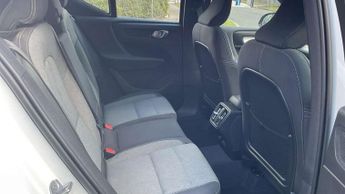Volvo XC40 2.0 B3P Plus Dark 5dr Auto