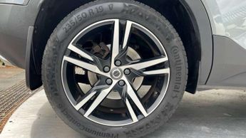 Volvo XC40 2.0 T4 R DESIGN 5dr AWD Geartronic
