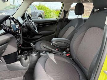 MINI Hatchback 1.5 Cooper Classic Premium 5dr Auto
