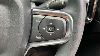 Volvo XC40 2.0 B3P Core 5dr Auto