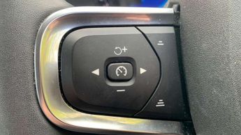 Volvo XC40 2.0 B3P Plus Dark 5dr Auto