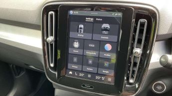 Volvo XC40 2.0 B4P Plus Dark 5dr Auto