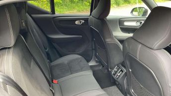 Volvo XC40 2.0 B4P Plus Dark 5dr Auto