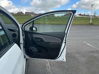 Toyota Yaris 1.5 Hybrid Icon Tech 5dr CVT