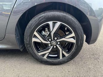 Toyota Yaris 1.5 Hybrid Design 5dr CVT