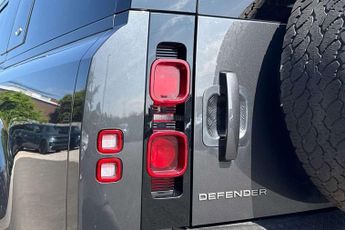 Land Rover Defender 3.0 D300 X-Dynamic HSE 130 5dr Auto [8 Seat]