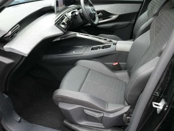 Peugeot 3008 1.2 Hybrid 136 Allure 5dr e-DSC6
