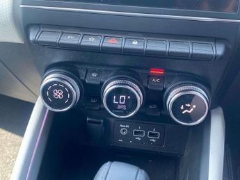 Renault Clio 1.6 E-TECH full hybrid 145 Techno 5dr Auto