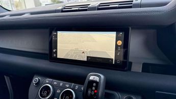 Land Rover Defender 3.0 D250 X-Dynamic SE 110 5dr Auto