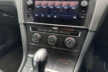 Volkswagen Golf 1.6 TDI SE [Nav] 5dr DSG