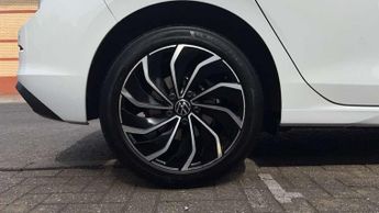 Volkswagen Golf 1.0 eTSI Life 5dr DSG