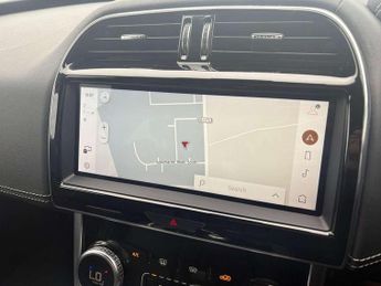 Jaguar XE 2.0 D200 R-Dynamic SE 4dr Auto